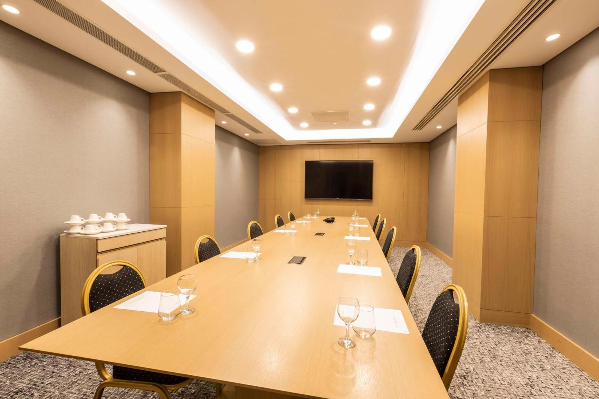 Radisson Hotel Istanbul Harbiye Екстер'єр фото